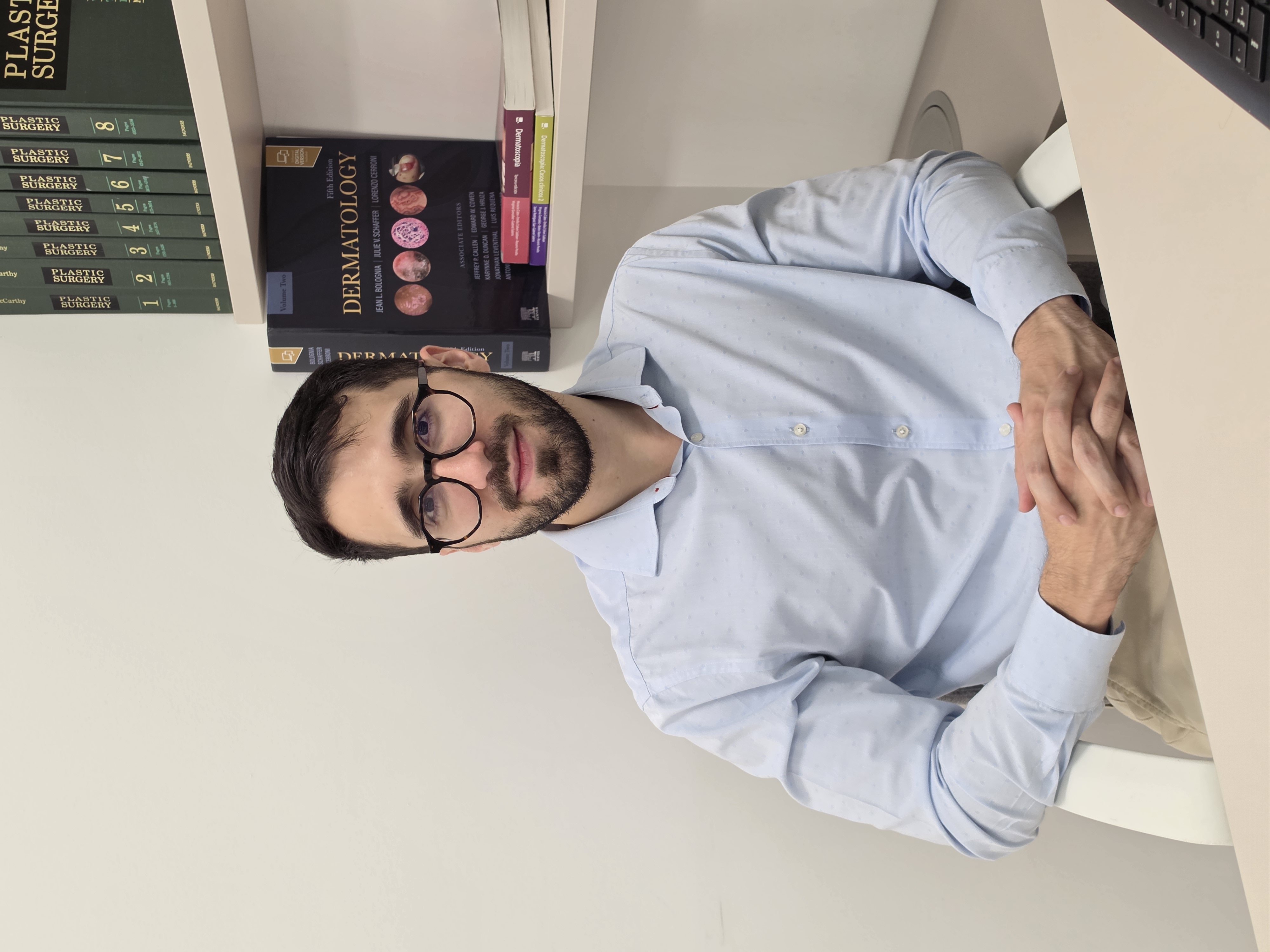 Dr. Camilo Ruiz, dermatólogo en Medellín